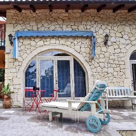 Neli, Palazzolo Acreide, Siracusa, Hot Tub, Wi-fi & Parking Holiday home *