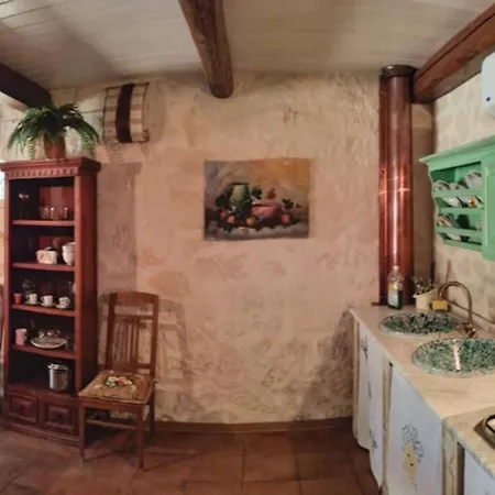 Neli, Palazzolo Acreide, Siracusa, Hot Tub, Wi-fi & Parking 帕拉佐洛阿克雷伊德