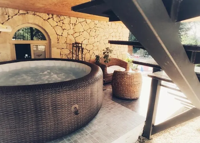 度假居 Neli, Palazzolo Acreide, Siracusa, Hot Tub, Wi-fi & Parking 帕拉佐洛阿克雷伊德